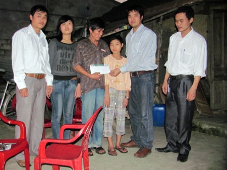 Hơn 42 triệu đồng đến với gia cảnh “Đừng khóc bố ơi” - 2 Hơn 42 triệu đồng đến với gia cảnh “Đừng khóc bố ơi” - 2