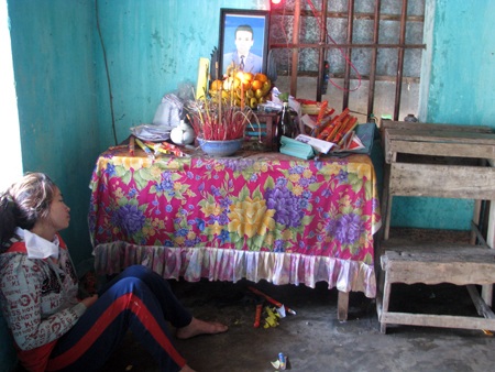 Quặn lòng người thân thủy thủ gặp nạn trong vụ cháy tàu Hàn