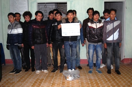 Đồn biên phòng Lạch Kèn vây ráp bắt 17 đối tượng đánh bạc  - 1