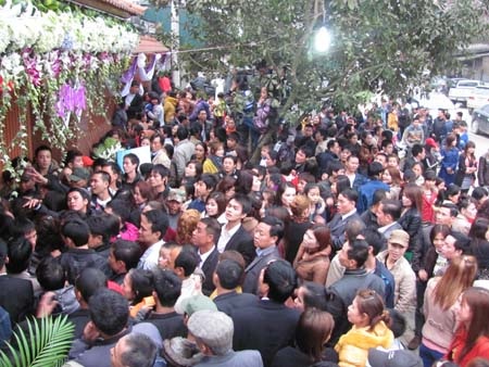 “Siêu đám cưới” một thiếu gia gây rúng động phố núi - 9 “Siêu đám cưới” một thiếu gia gây rúng động phố núi