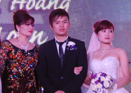 “Siêu đám cưới” một thiếu gia gây rúng động phố núi - 12 “Siêu đám cưới” một thiếu gia gây rúng động phố núi