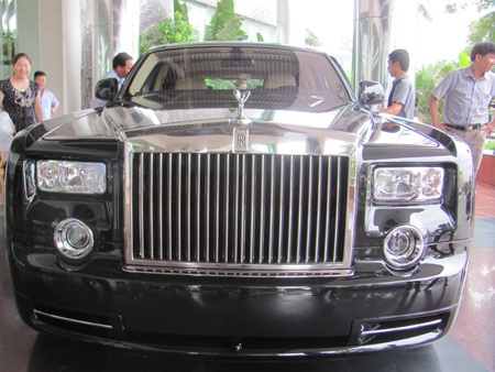 Lộ diện "đại gia" chơi Phantom rồng ở Hà Tĩnh - 1 Lộ diện đại gia chơi Phantom rồng ở Hà Tĩnh
