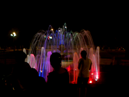 Công viên, quán trà đá hút khách đêm hè