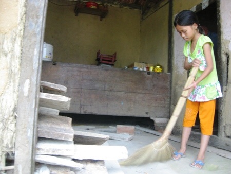 Tiếp tục trao hơn 26 triệu đồng đến em Nguyễn Thị Huyền - 1 Tiếp tục trao hơn 26 triệu đồng đến em Nguyễn Thị Huyền