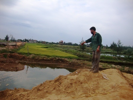 Thanh niên bị tâm thần chết dưới cống