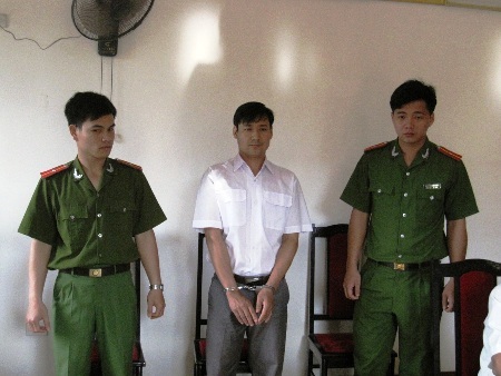 Bắt khẩn cấp 7 nghi can phá rừng đầu nguồn 