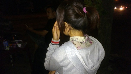 Em Thu cung cấp thông tin cho PV