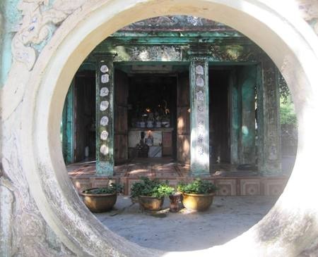 Phát hiện lư hương cổ bằng đá độc đáo thời Nguyễn - 2 Đền Quan Tiên (xã Kỳ Tiến, h. Kỳ Anh), nơi lưu giữ chiếc lư hương cổ.