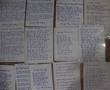 Hàng chục bài thơ, bài hát được Long viết bằng miệng nhưng chữ rất đẹp