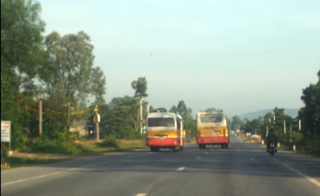 Buýt giả chèn buýt thật