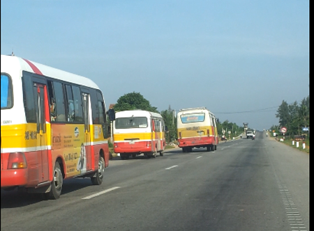 Buýt giả chèn buýt thật