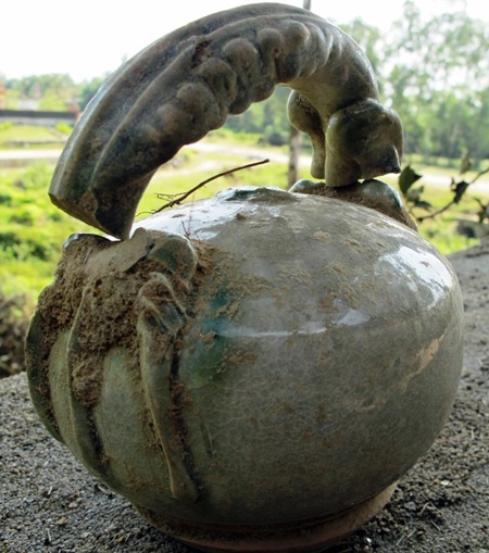 Chiếc bình cổ lớn nhất trong số nhiều hiện vật quý được tìm thấy còn khá nguyên vẹn