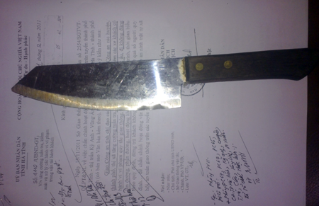 Hung khí mà côn đồ trên xe đầu gấu dùng để phi vào anh T.