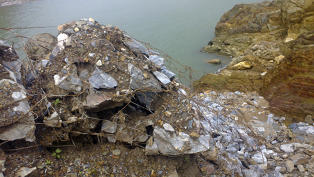 Bờ kè nhà máy thủy điện Hố Hô sạt lở: Công trình bị rút ruột? - 1 Bờ kè nhà máy thủy điện Hố Hô sạt lở: Công trình bị rút ruột?