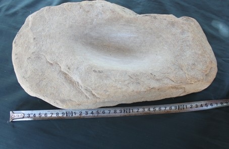 Bàn nghiền có trọng lượng khoảng 5kg