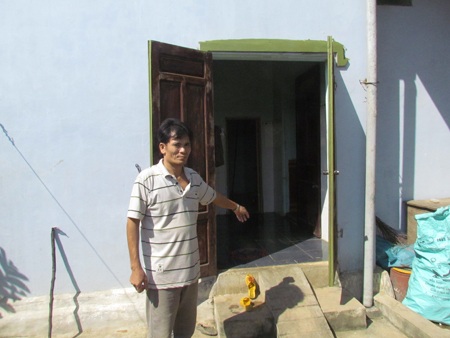 Hộ ông Thanh cũng xây nhà, nhưng tiền hỗ trợ hộ nghèo xây nhà đâu thi chưa thấy