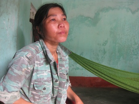 Cha bỏ mạng nơi xứ người, 2 con thơ bơ vơ đói rách - 2 Chị Mỹ không cầm nỗi nước mắt khi kể về nỗi đau mất chồng