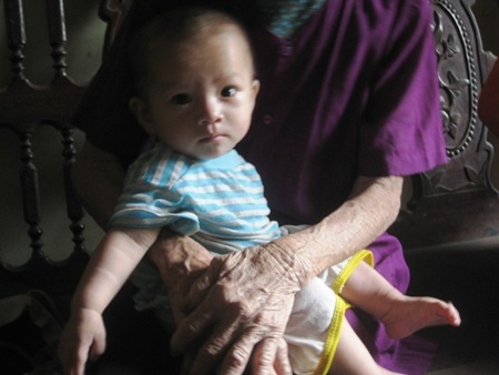 Bé Nhung mới tròn 6 tháng tuổi