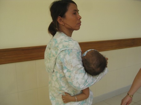 Trẻ sốt cao khiến nhiều bậc phụ huynh lo lắng