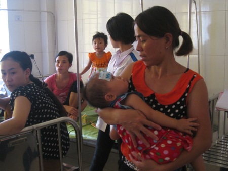 Khoa nhi đang tình trạng quá tải