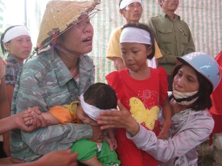 Cha bỏ mạng nơi xứ người, 2 con thơ bơ vơ đói rách - 3 Anh Bình chết đi để lại một mình chị với 2 con thơ