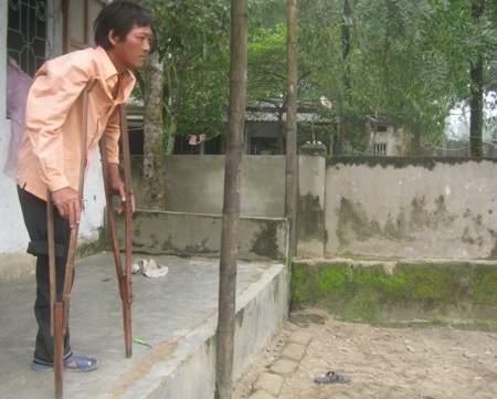 Người đàn ông đi biển bằng... một chân - 5 Mỗi lúc biển lặng anh Hiếu lại trông ngóng có người thuê đi biển