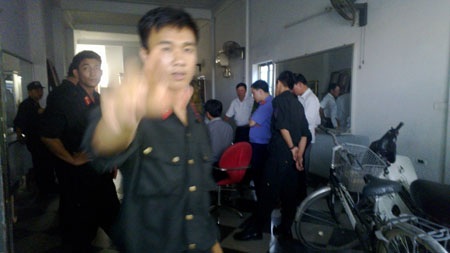CQĐT khám xét nhà đối tượng Nguyễn Đình Ân vào chiều ngày 20/8/2012.