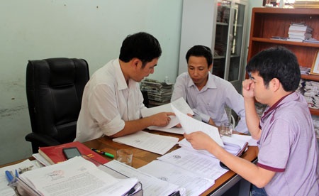 Vất vả tìm mộ liệt sĩ vì đội quy tập trót để hài cốt lẫn lộn - 5 Ông Nguyễn Văn Hảo trao đổi về vụ việc