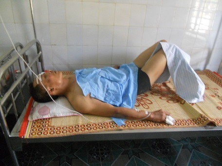 Trần Xuân Đoài hiện đang nằm điều trị tại Bệnh viện ĐK huyện Can Lộc