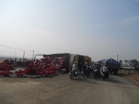 Hiện trường vụ lật xe