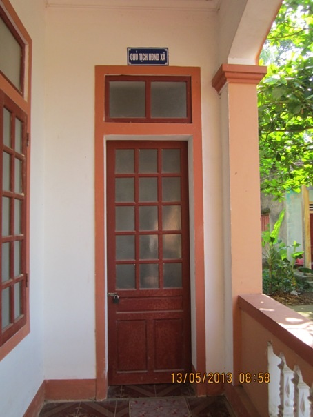 Các phòng làm việc đều khóa kín cửa