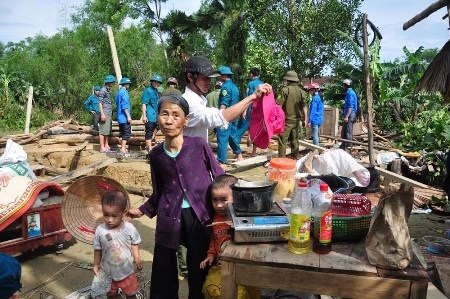 Người dân màn trời chiếu đất