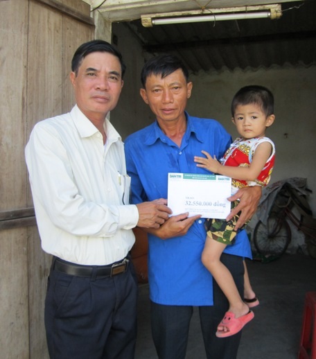 Hơn 30 triệu đồng đến với gia đình có 2 người con bị ung thư