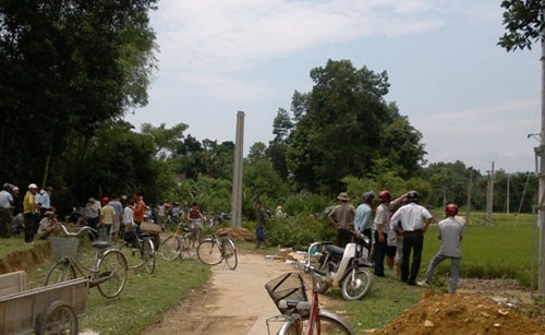 Công nhân điện lực bị điện giật tử vong - 1 Hiện trường vụ tai nạn điện giật khiến nạn công nhân Ẩn tử vong (ảnh: Hoàng Phạm)