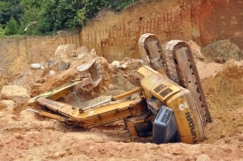 Máy Xúc Lật, Đè Chết Người | Báo Dân Trí