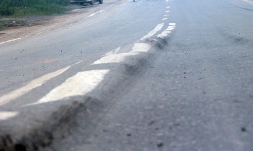 Hãi hùng nhìn "chạch lươn" ở điểm nóng tai nạn thảm khốc - 2 Hãi hùng nhìn chạch lươn chình ình trên cung đường nhiều tai nạn thảm khốc