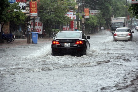 Hà Tĩnh mưa như trút nước, ngập úng nhiều nơi - 8 Văn Dũng - Huy Thái