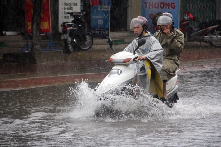 Hà Tĩnh mưa như trút nước, ngập úng nhiều nơi - 11 Văn Dũng - Huy Thái