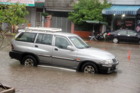 Hà Tĩnh mưa như trút nước, ngập úng nhiều nơi - 12 Văn Dũng - Huy Thái