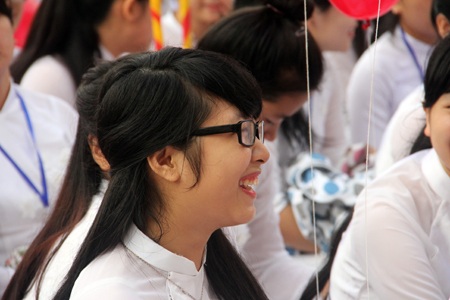 Duyên dáng áo dài ngày khai trường - 6 Nụ cười hồn nhiên của một nữ sinh