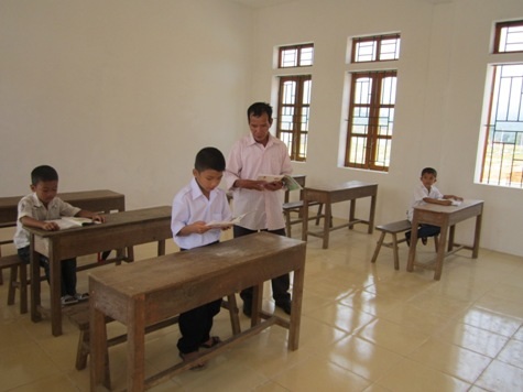 Rất nhiều lớp học tại Trường Tiểu học Hương Quang chỉ có 3 em học sinh