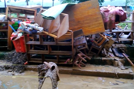 Xác xơ ngôi trường mầm non sau cơn lũ quét - 2 Xác xơ ngôi trường mầm non sau cơn lũ quét