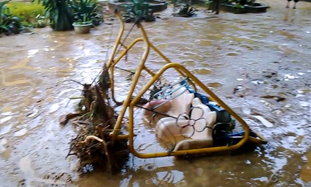 Xác xơ ngôi trường mầm non sau cơn lũ quét - 4 Lũ quét đi qua để lại các phòng học lớp bùn đất dày đặc