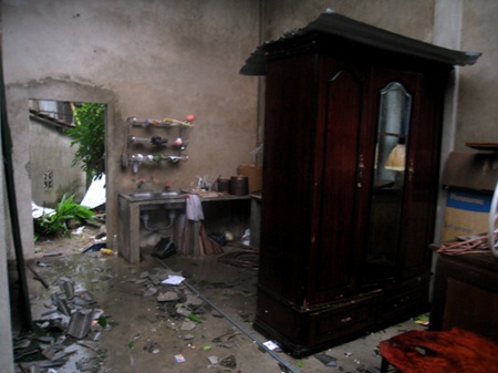 Nhà bà Nguyễn Thị Ngọc ở số nhà 414, đường Hà Huy Tập bị lốc xoáy phá tan.