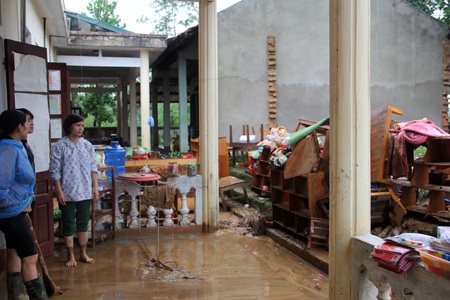 Xác xơ ngôi trường mầm non sau cơn lũ quét - 1 Xác xơ ngôi trường mầm non sau cơn lũ quét