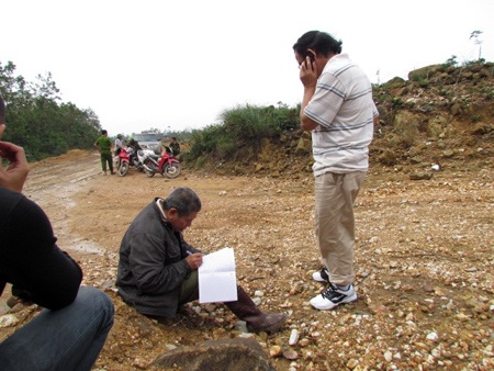 Các nhà báo gọi điện cho lãnh đạo Công an tỉnh Hà Tĩnh thông báo sự việc