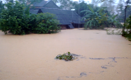 Xã Sơn Bằng thời điểm 3 cán bộ kiểm lâm cứu sống 8 người dân bị nước lũ bủa vây (ảnh: Văn Dũng)