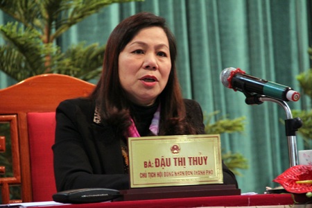 Nữ Chủ tịch HĐND khiến các “công bộc của dân” toát mồ hôi