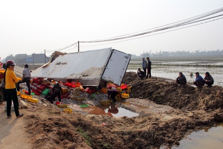 Rất đông người đến xem