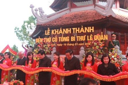 Chủ tịch nước Trương Tấn Sang cắt băng khánh thành Đến thờ cố Tổng Bí thư Lê Duẫn